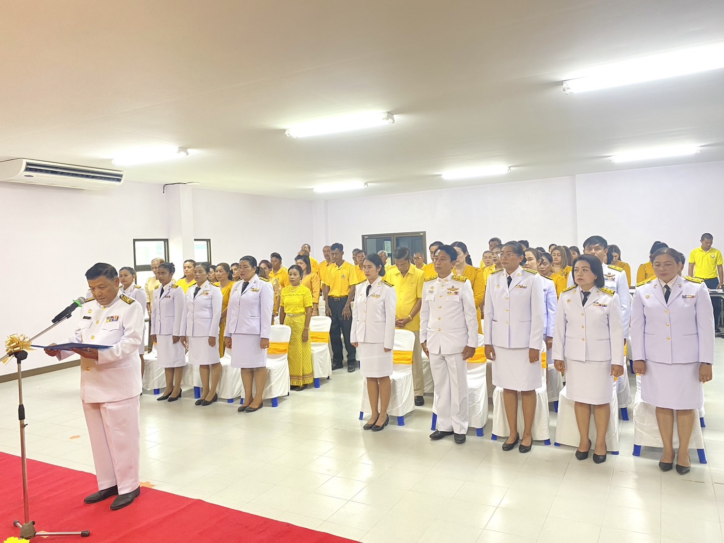 พิธีรับพระราชทานพระบรมฉายาลักษณ์ พระบาทสมเด็จพระเจ้าอยู่หัว และสมเด็จพระนางเจ้า ฯ พระบรมราชินี