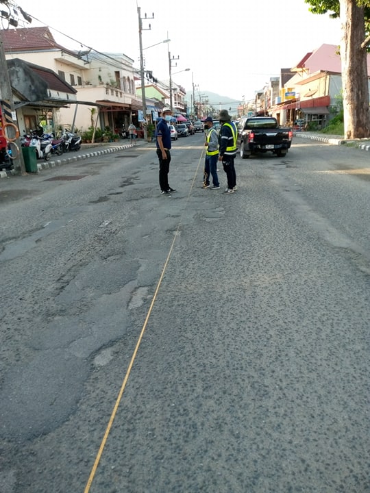 ซ่อมแซมถนนลาดยาง สายสี่แยกในเพลา (หน้าตลาดสดเทศบาล) ม. 4 ต.ขนอม 