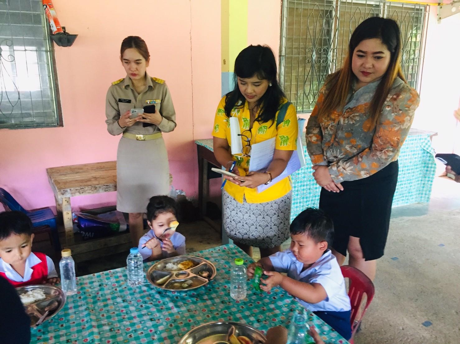 ติดตามตรวจสอบและประเมินผลการดำเนินการโครงการอาหารกลางวันของศูนย์พัฒนาเด็กเล็กจงถนอม 